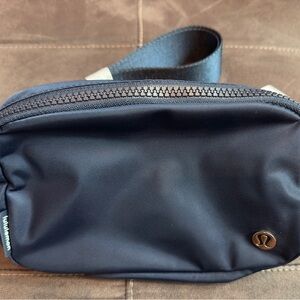 Lululemon 1L Unisex True Navy Nylon Water-Repellent Everywhere Belt Bag NWT